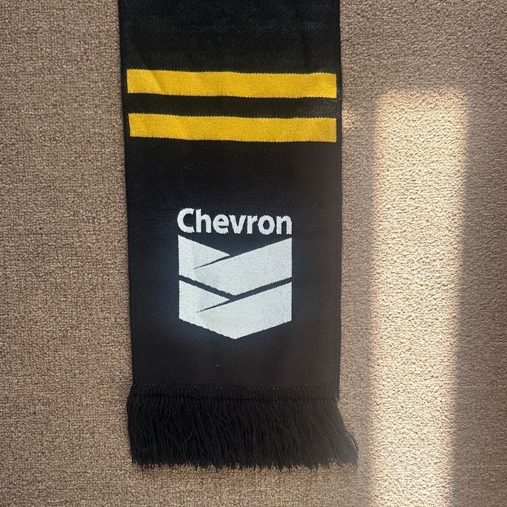 LAFC/Chevron promotional Black and Yellow Cityscape unisex Scarf - Picture 4 of 13